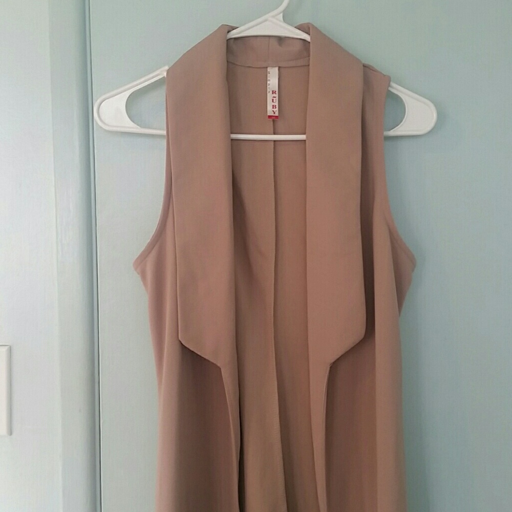 Simply rubyTan vest and grey Hollister sweater
